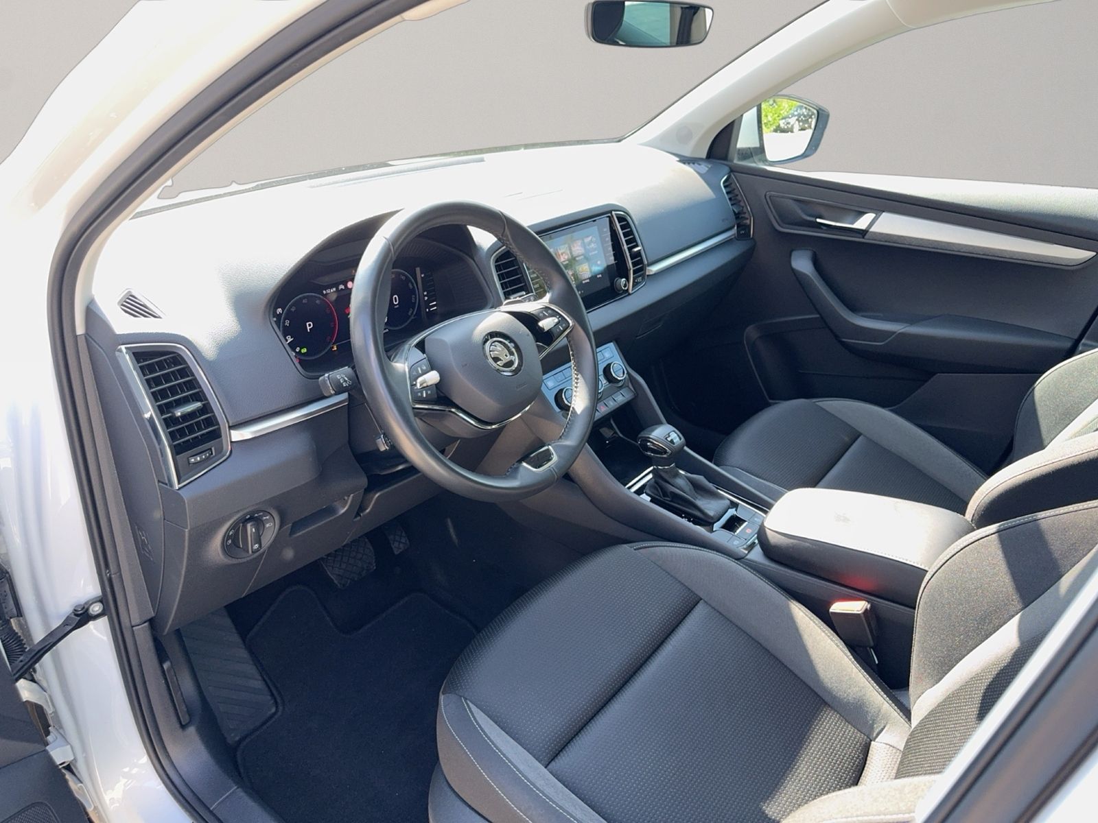 Karoq 2.0 TDI 4x4 Tour, AHK, Navi, RearView, Kes