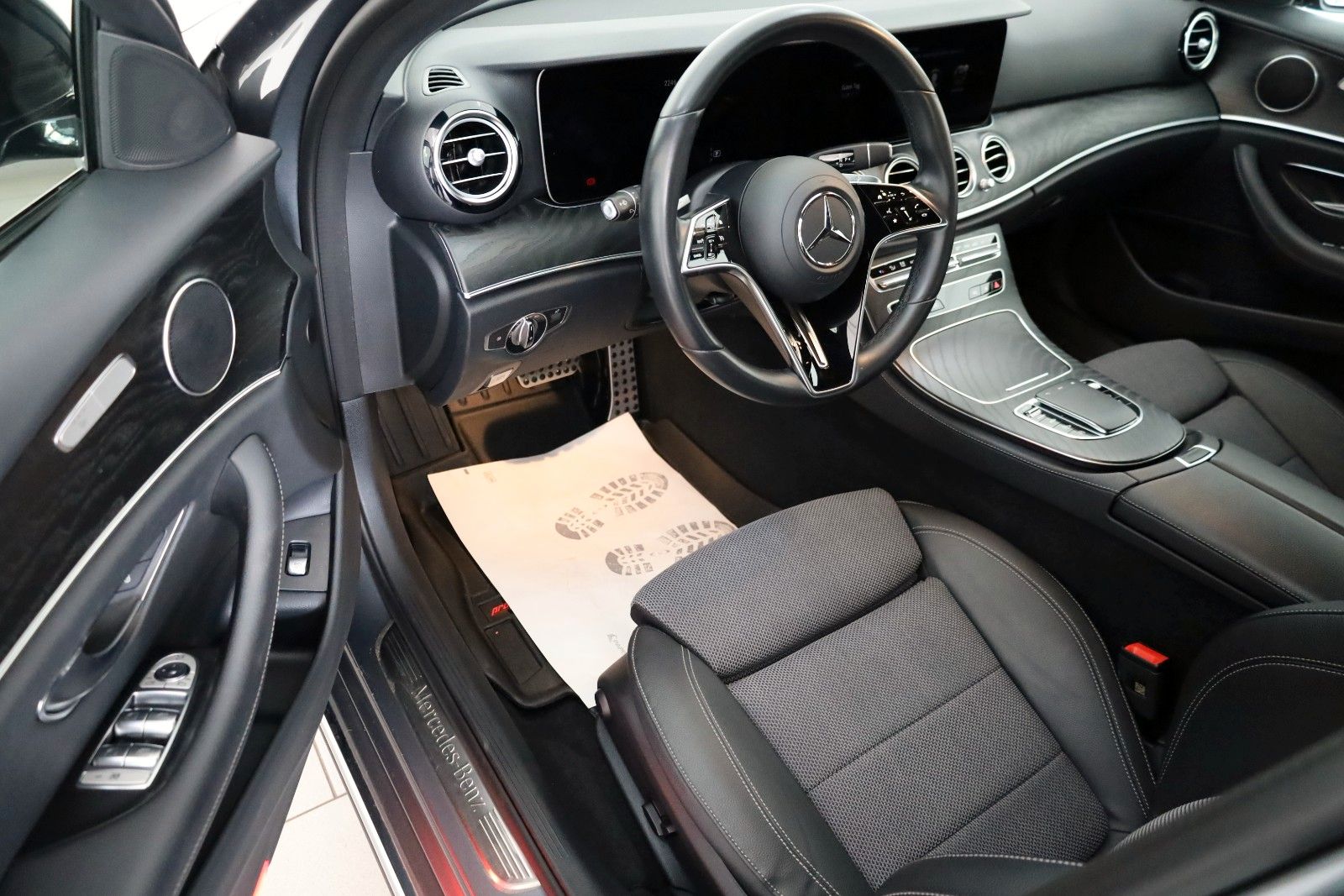 Fahrzeugabbildung Mercedes-Benz E 220 d 4M All-Terrain,Kamera,Navi,SH,AHK, SR+WR