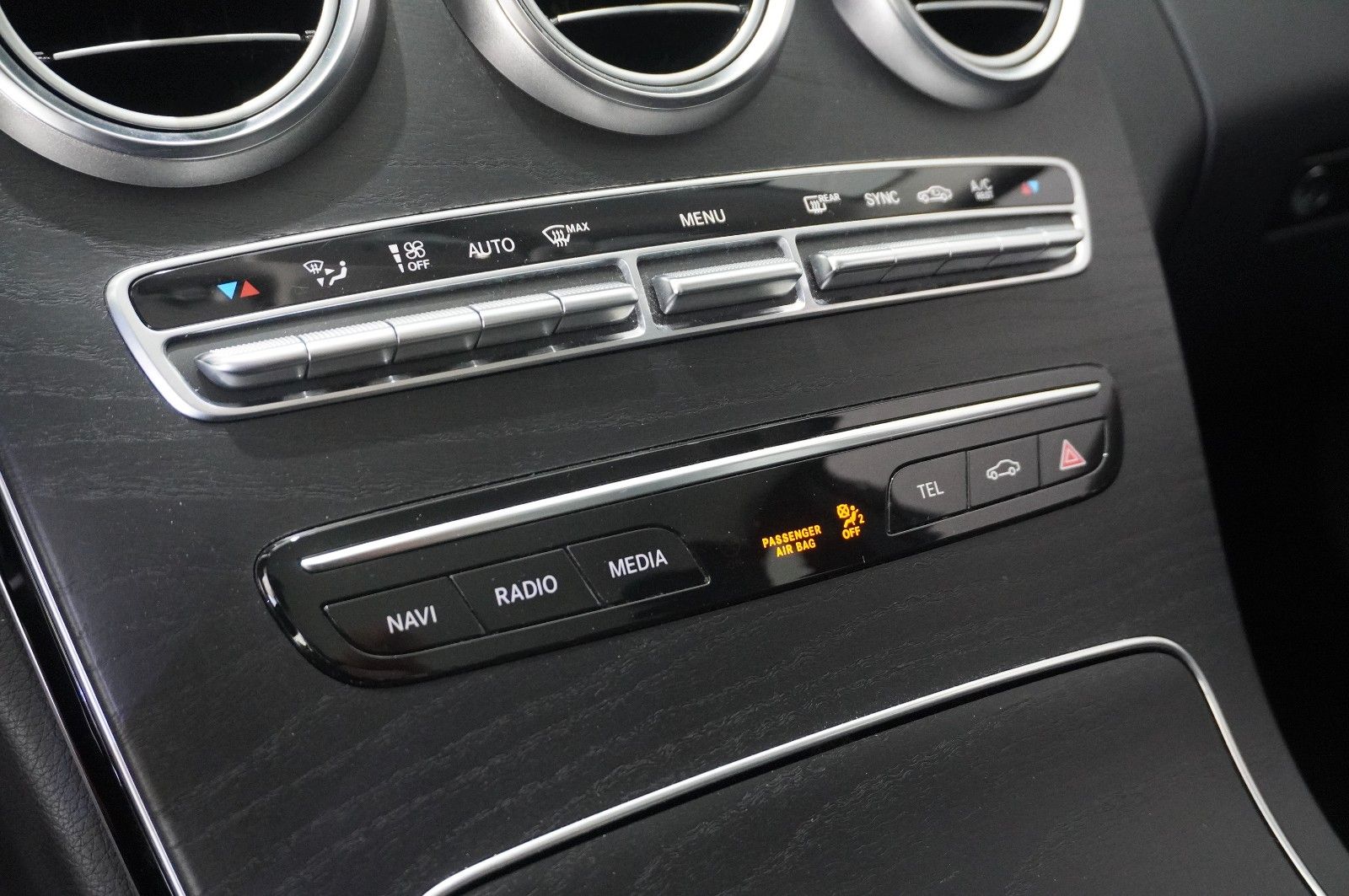 Fahrzeugabbildung Mercedes-Benz C 220 D LIM. AVANTGARDE NAVI/LED/KAMERA/SHZ/AHK