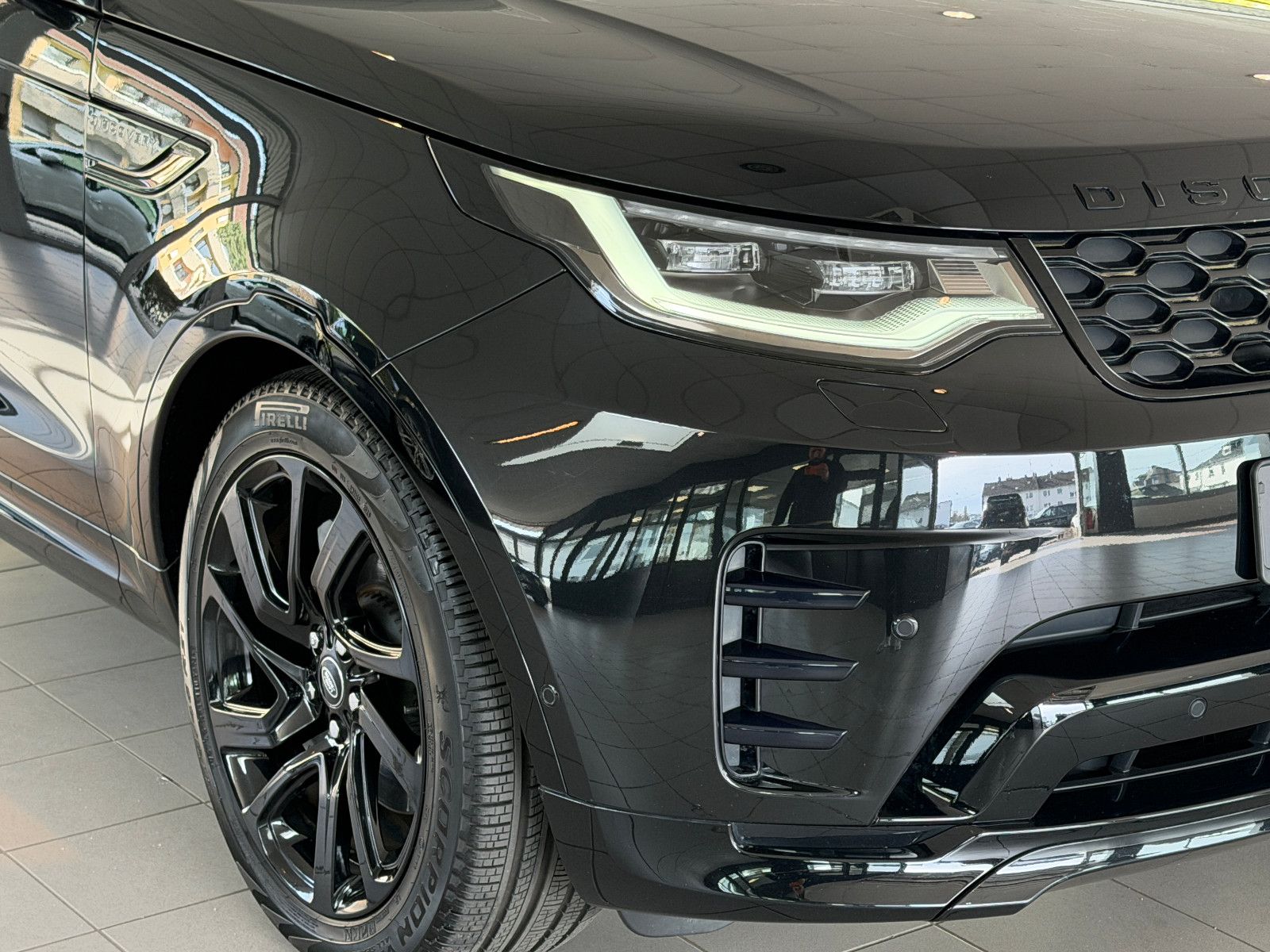 Fahrzeugabbildung Land Rover Discovery 5 R-Dynamic SE AWD/7-SITZER/360''KAM