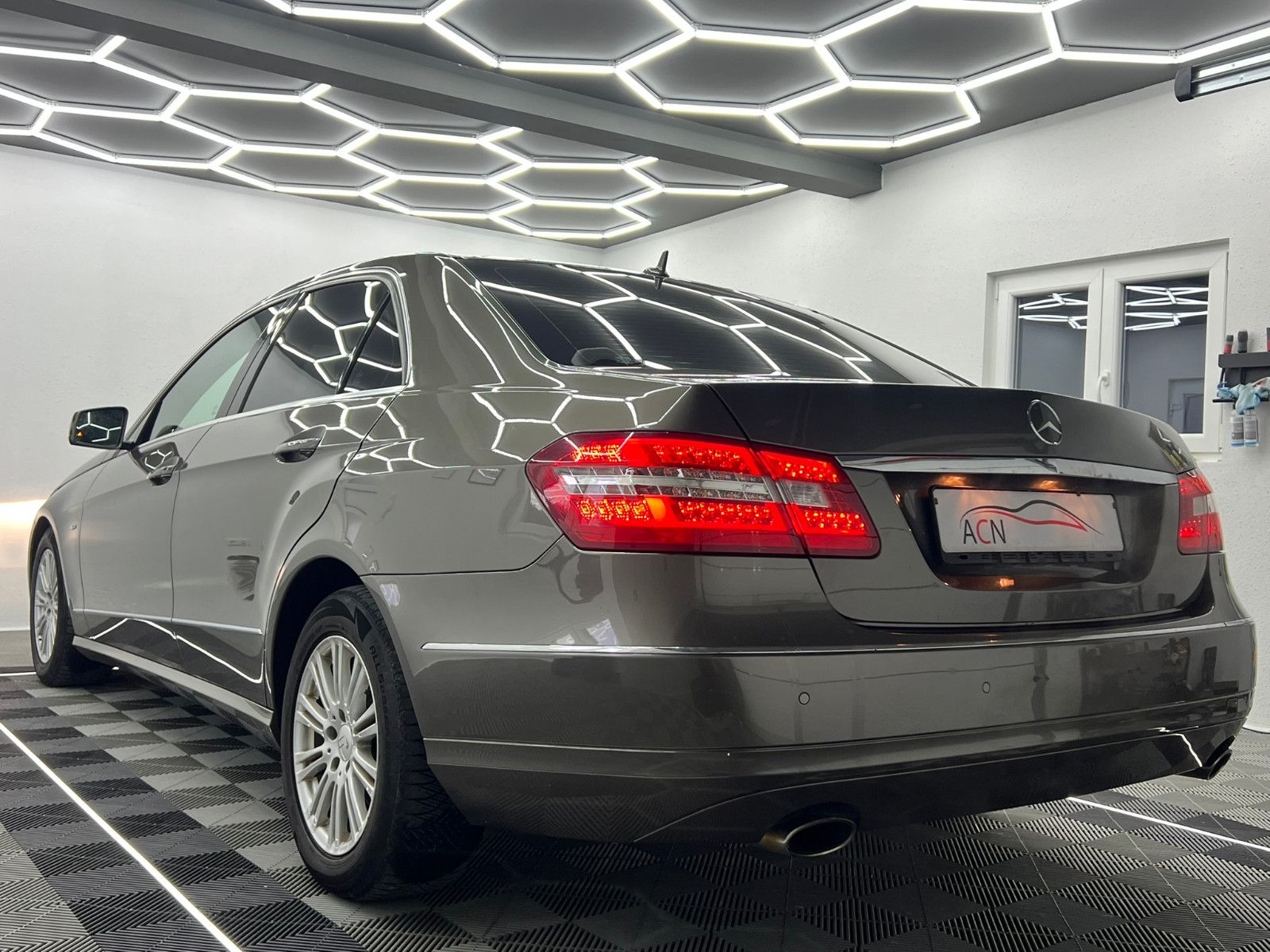 Fahrzeugabbildung Mercedes-Benz E 350 CGI BlueEfficiency/ACC/H&K/eGSD/ELEGANCE