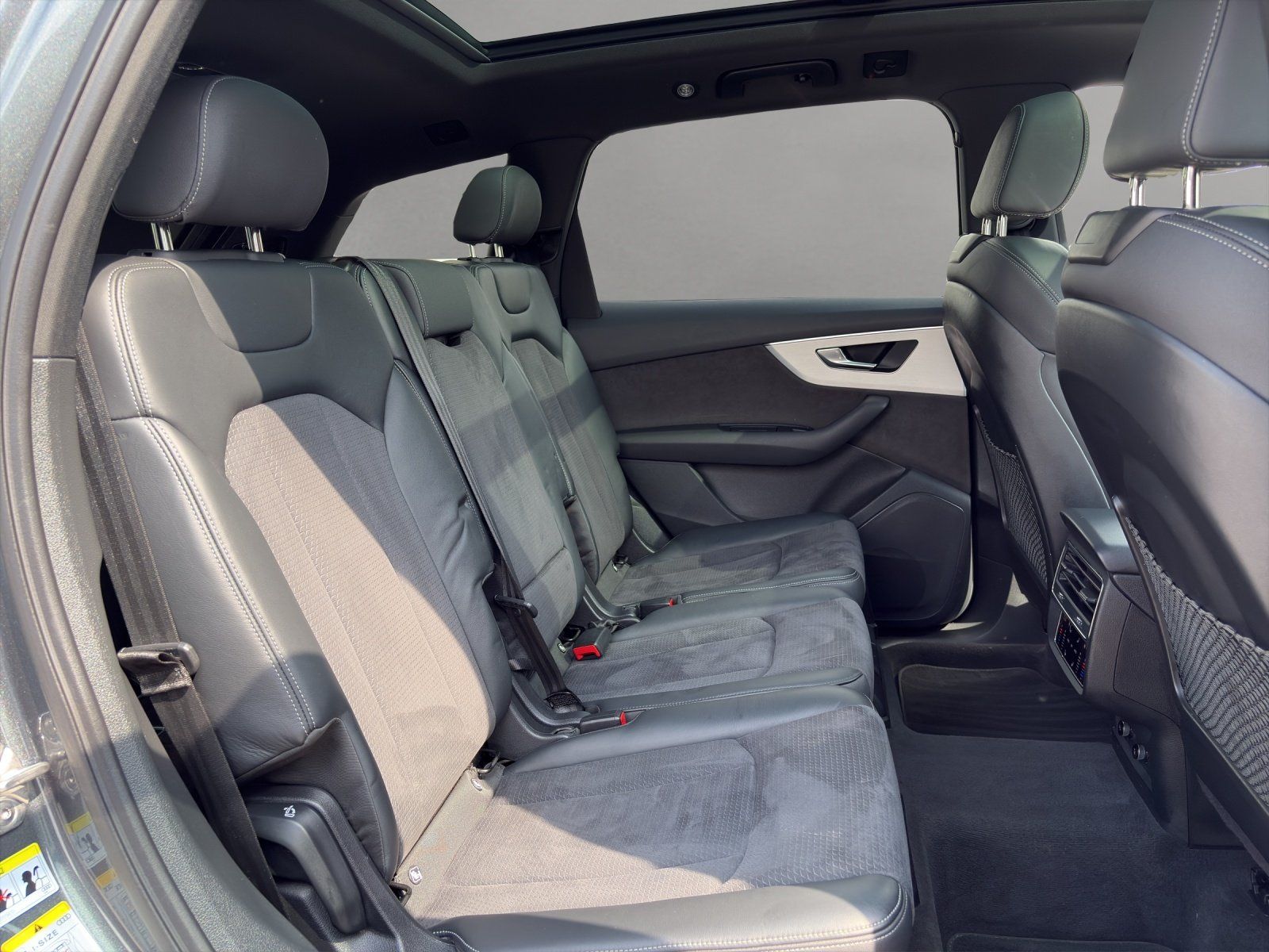 Fahrzeugabbildung Audi Q7 50 3.0 TDI quattro S-line+/PANO/AHK/KAMERA/7S