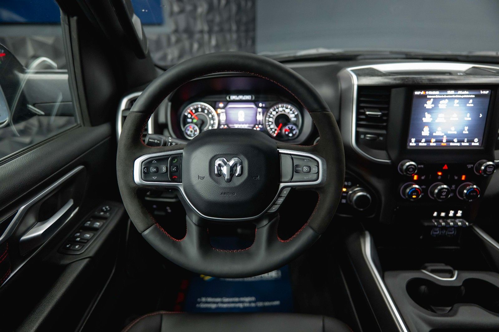 Fahrzeugabbildung Dodge RAM 5.7 V8 HEMI 4x4 OFFROAD Night-Paket Limited