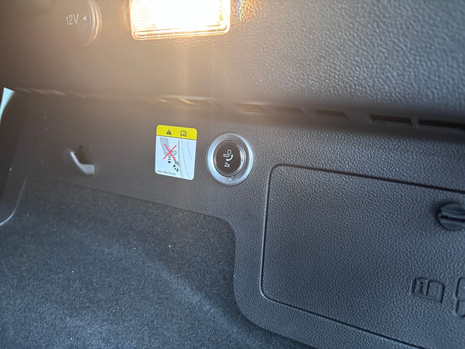 Fahrzeugabbildung Ford Kuga Titanium Allrad AHK XENON NAVI