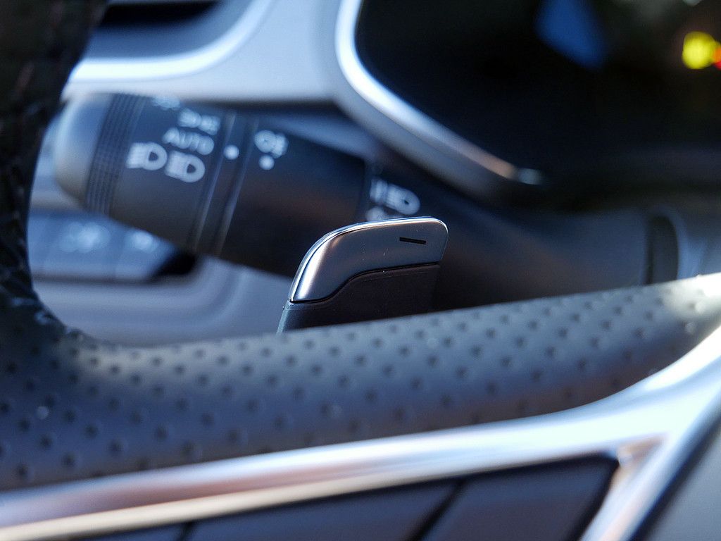 Fahrzeugabbildung Renault Captur Techno TCe 160 SHZ KAMERA NAVI ACC LED