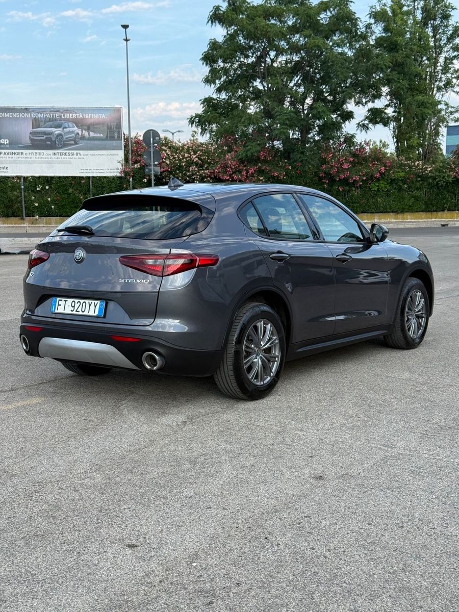Alfa Romeo Stelvio 2.2 Turbodiesel 190 CV AT8 Q4 imagem 3