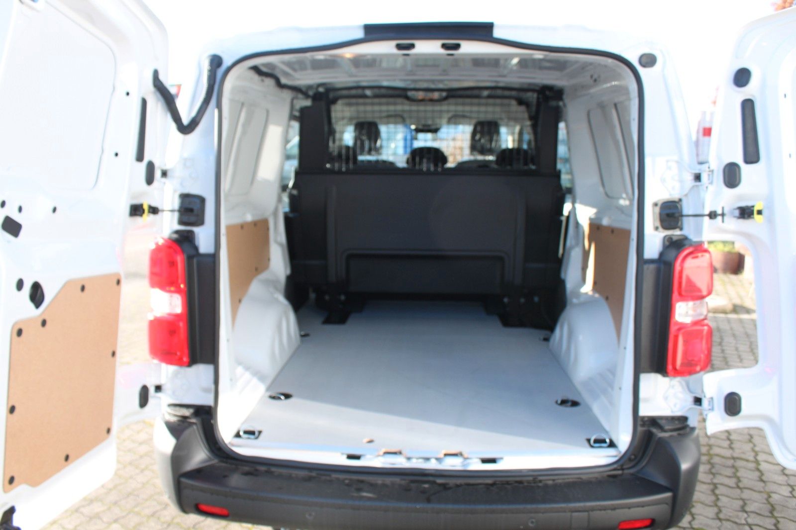 Fahrzeugabbildung Fiat Scudo L3 Flexcab Trennwand klappbar AHK