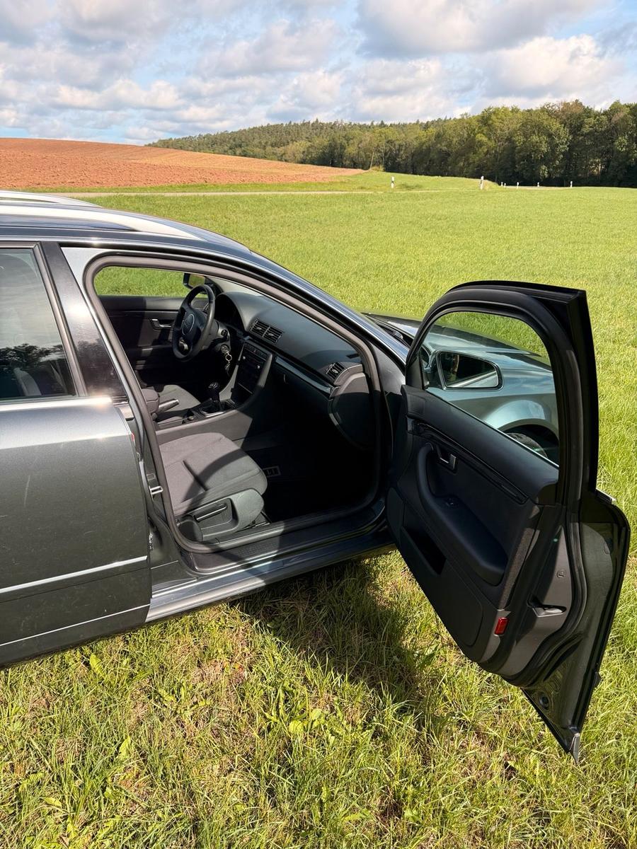 Audi A4 2004 — photo 10