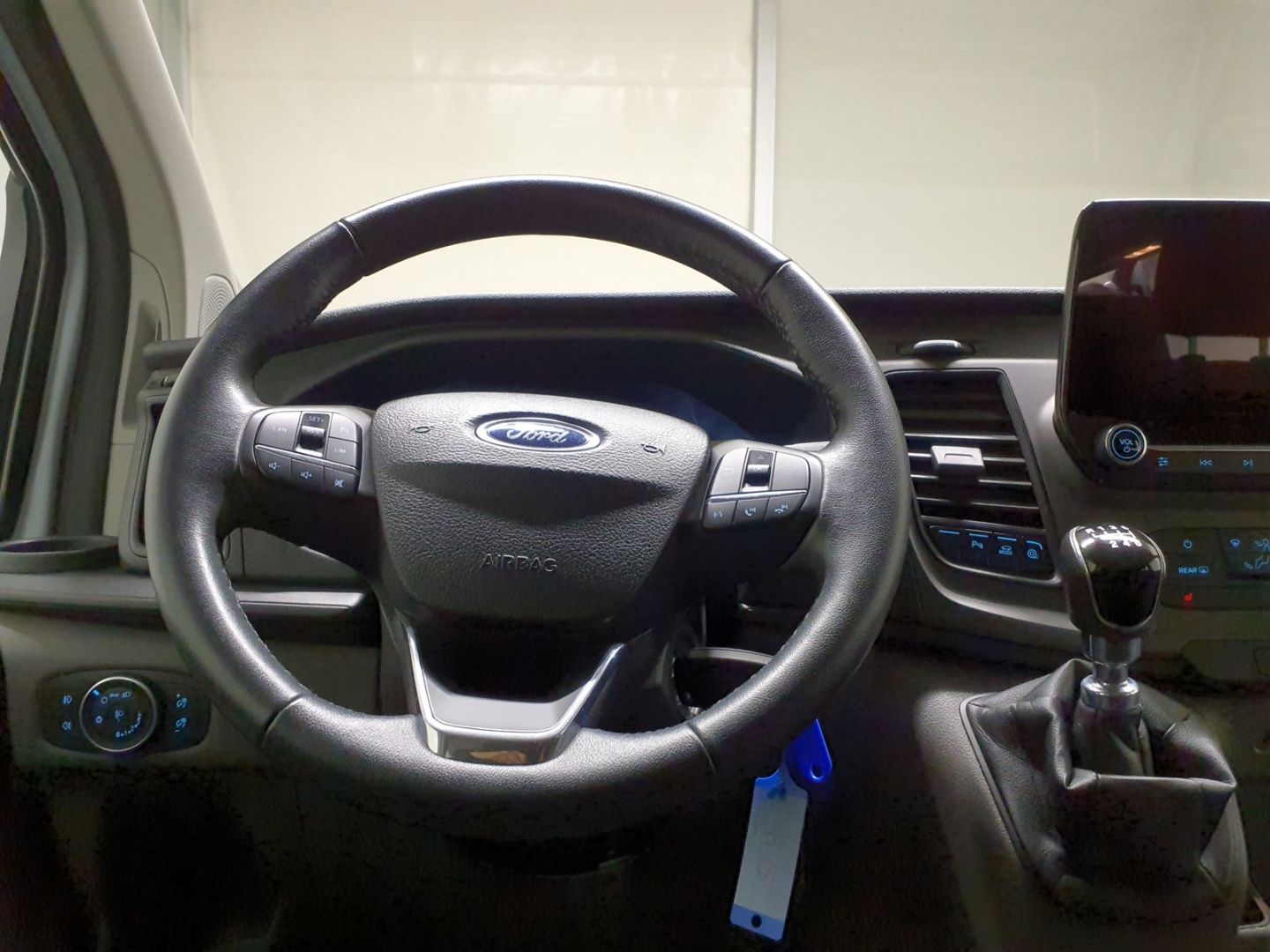 Fahrzeugabbildung Ford Transit Custom Kombi 340 L1 Trend 2.0 TDCi EU6d-