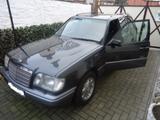 Mercedes-Benz Biete Mercedes W124 E280 Kombi in Blauschw... - gebrauchte Mercedes-Benz E 280 aus dem Jahr 1995