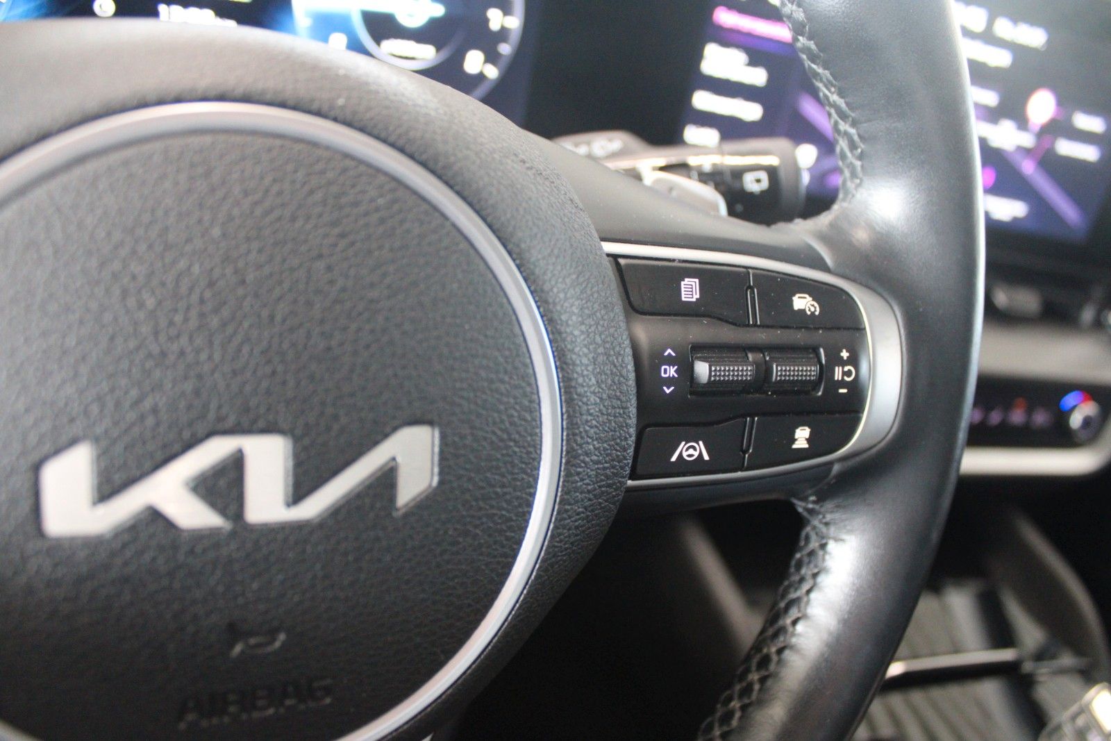 Fahrzeugabbildung Kia Sportage Spirit DCT MHEV 360° PANO ACC LED uvm.