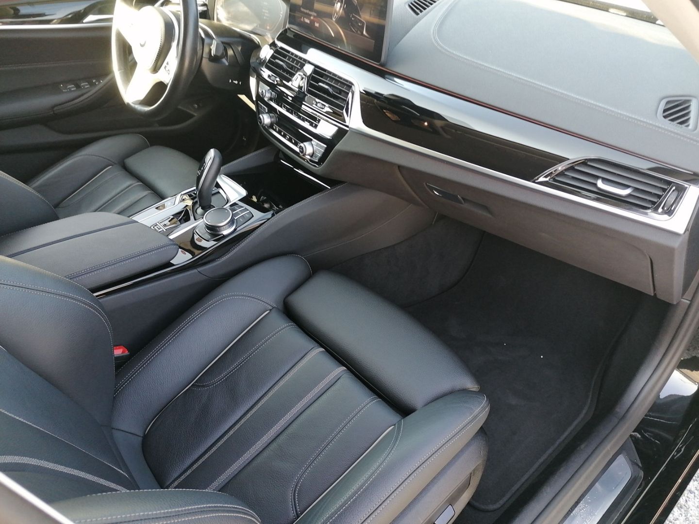 BMW 520 d xDrive Touring Luxury Line  Park-Assistent foto 7