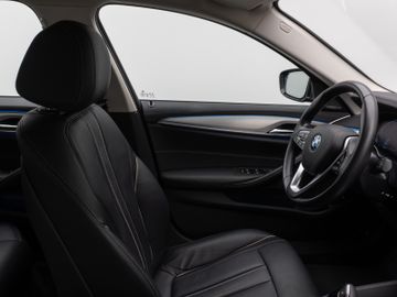 Fahrzeugabbildung BMW 530e xD Luxury Line Kamera Laser HUD H/K Komfort
