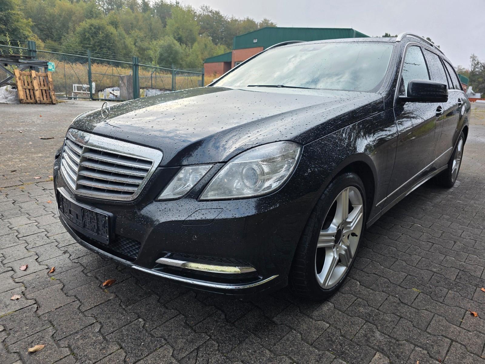 Mercedes-Benz E250 2012 — rear view
