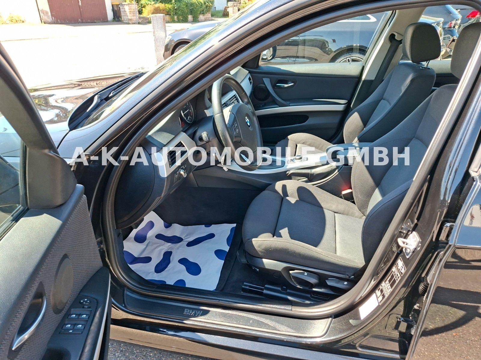 BMW 320 2012 — photo 14