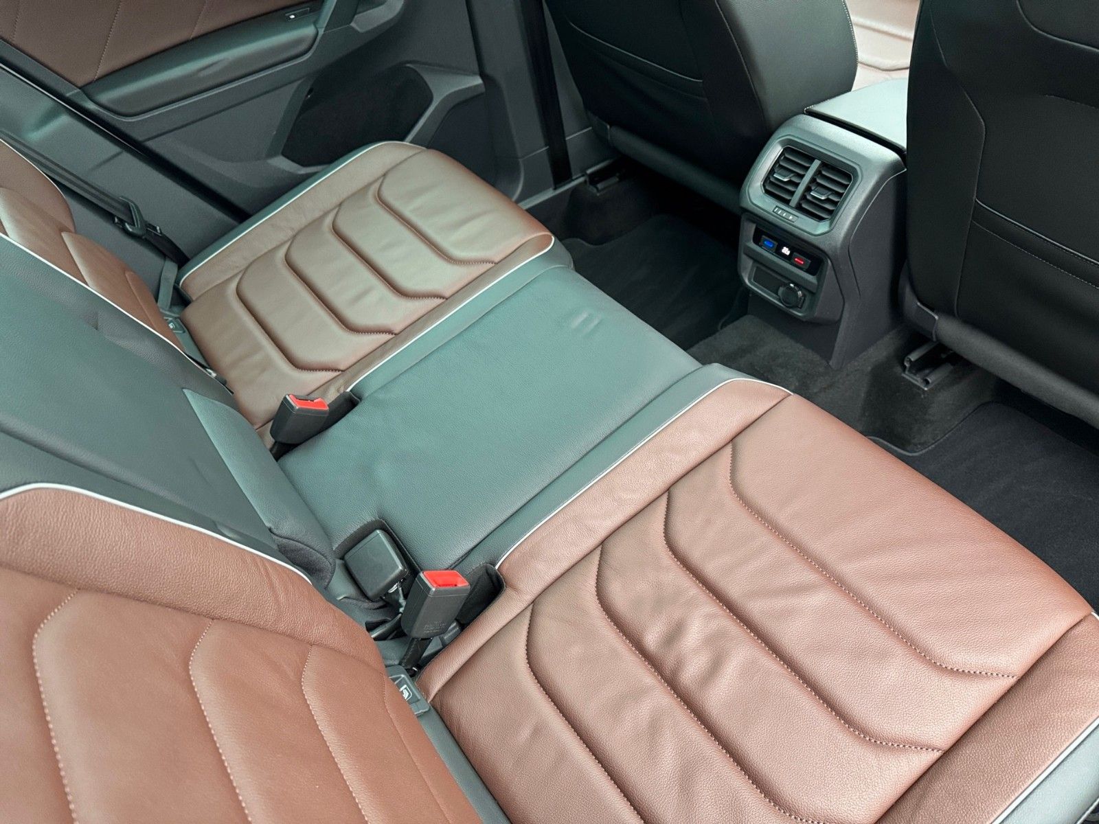 Fahrzeugabbildung Volkswagen Tiguan Elegance 4Motion 2.0 TDI