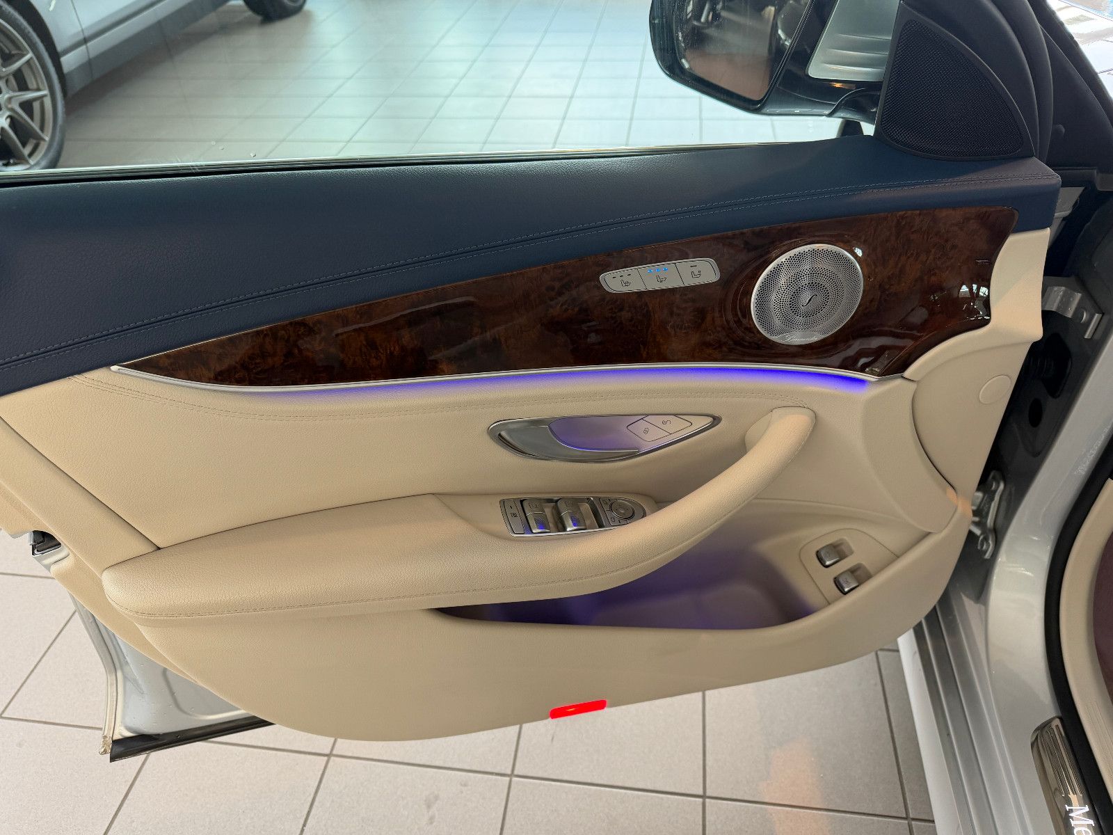 Fahrzeugabbildung Mercedes-Benz E 300 de/AMG/HEAD-UP/VIRTUAL/AMBIENTE/BURMESTER/