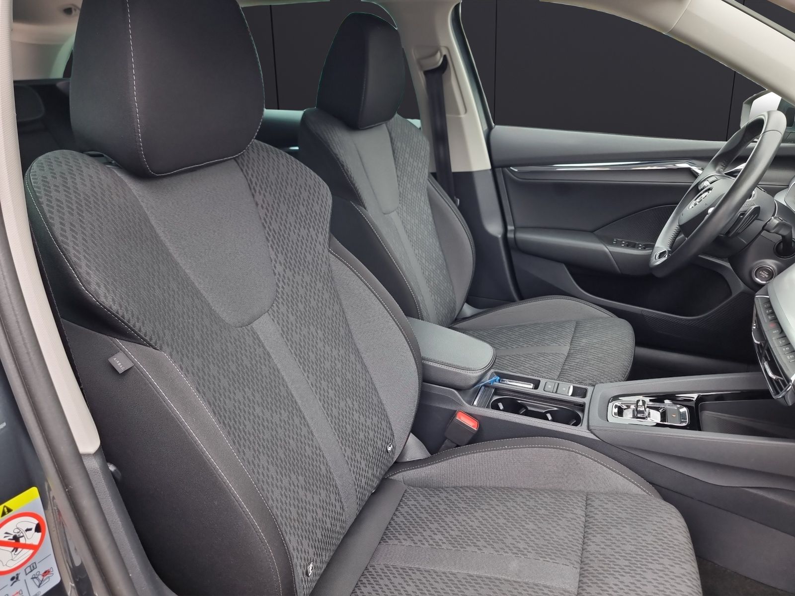 Fahrzeugabbildung SKODA Octavia Combi TDI First-Edition DSG LED Navi PDC