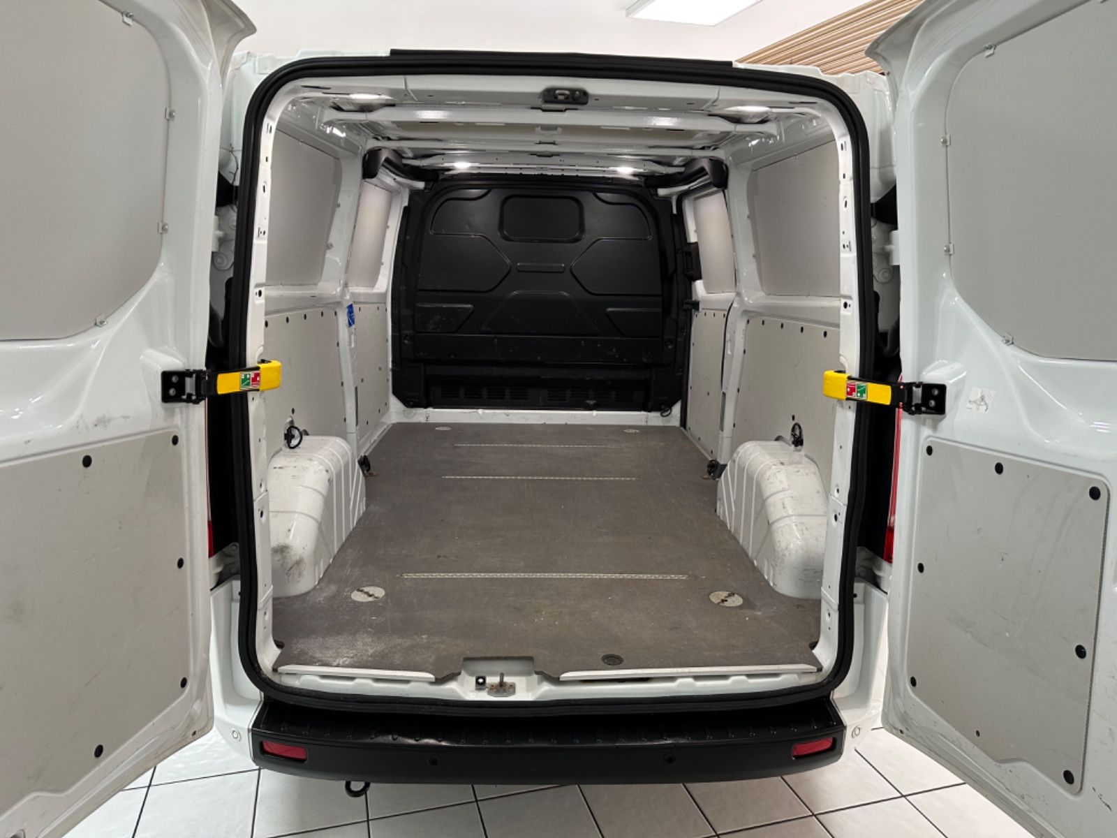 Fahrzeugabbildung Ford Transit Custom Kasten 320 L2 Trend