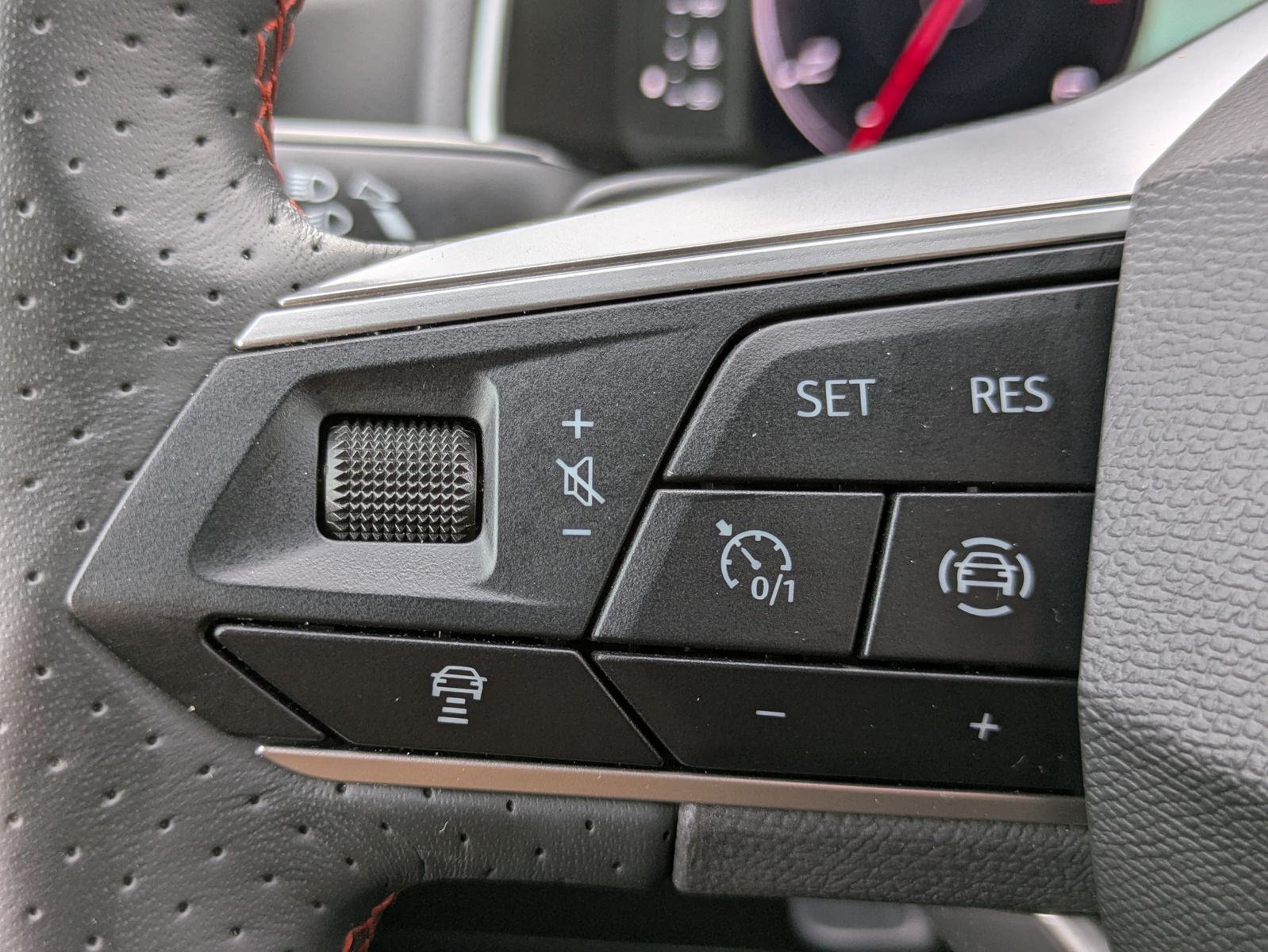 Fahrzeugabbildung SEAT Arona 1.0 TSI FR DSG AHK*ACC*LED*APP*DAB*KAMERA