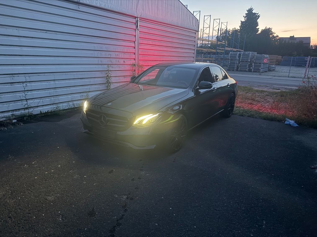 Image of Mercedes-Benz E 200