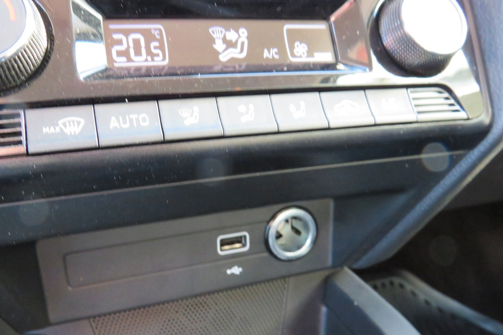 Fahrzeugabbildung SKODA Fabia Combi Ambition GRA SITZH. APP-CONNECT 1.HD