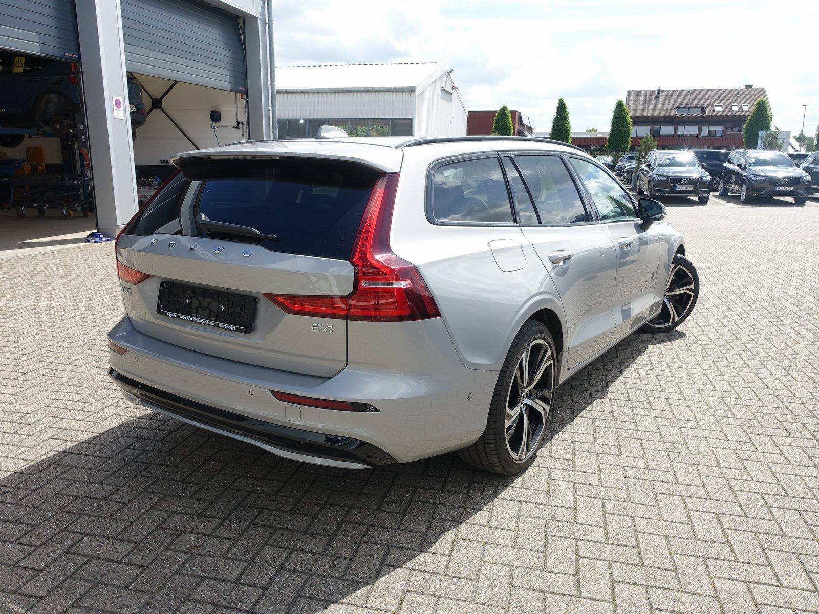 Volvo V60 Plus B4 Mild hybrid/Dark/Pano/H&K/360°/BLIS