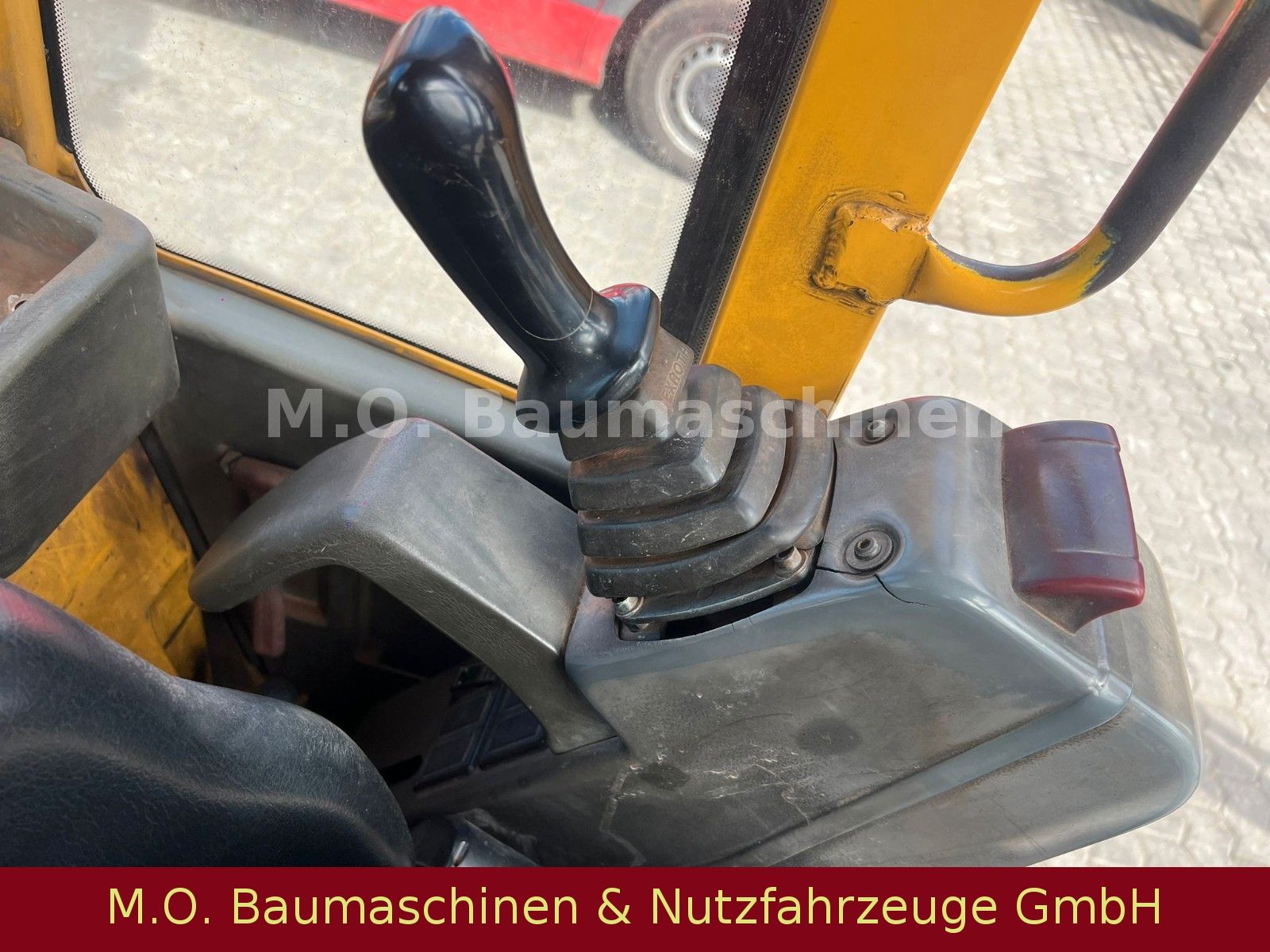 Fahrzeugabbildung Volvo EC 20 / Hammerline / 2 x Schaufel /