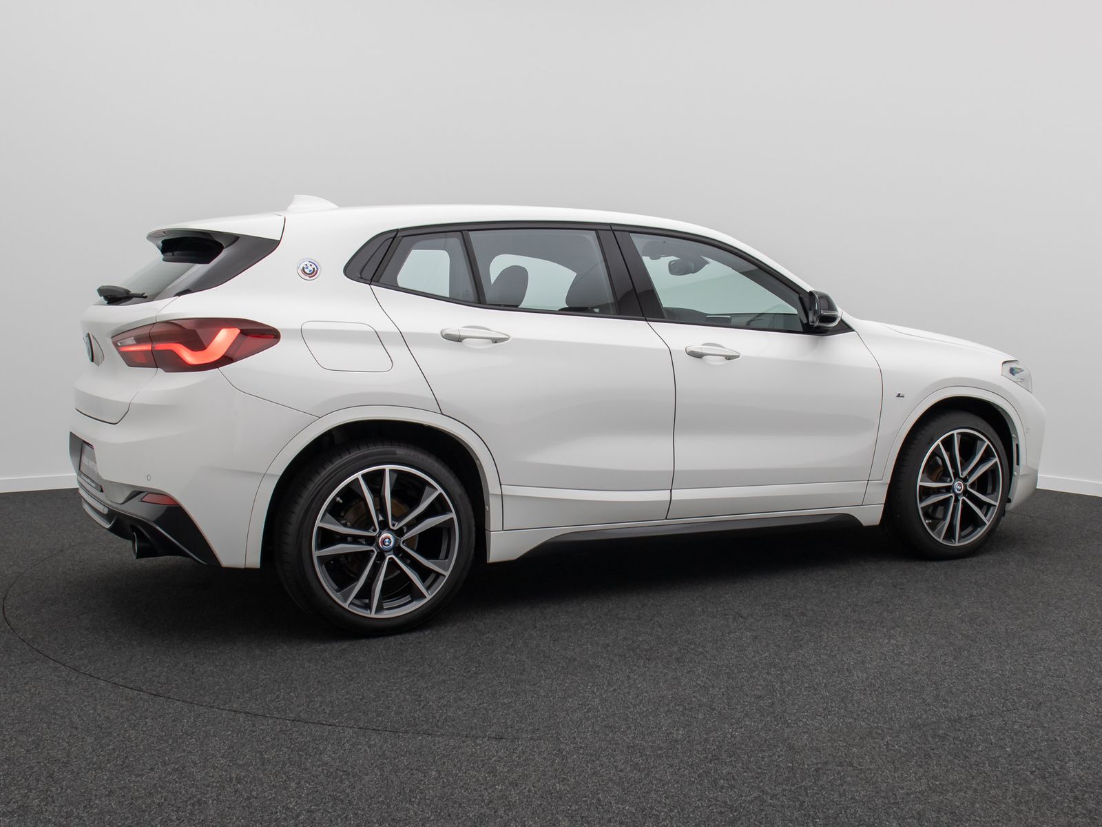 Fahrzeugabbildung BMW X2 sD18d M Sport GeschwindigReg Kamera DAB 19"