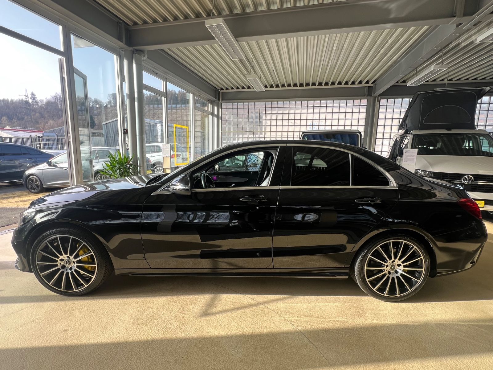 Fahrzeugabbildung Mercedes-Benz C 200 CGI Lim AMG LINE *AMBIENTE*KAMERA*HEAD-UP*