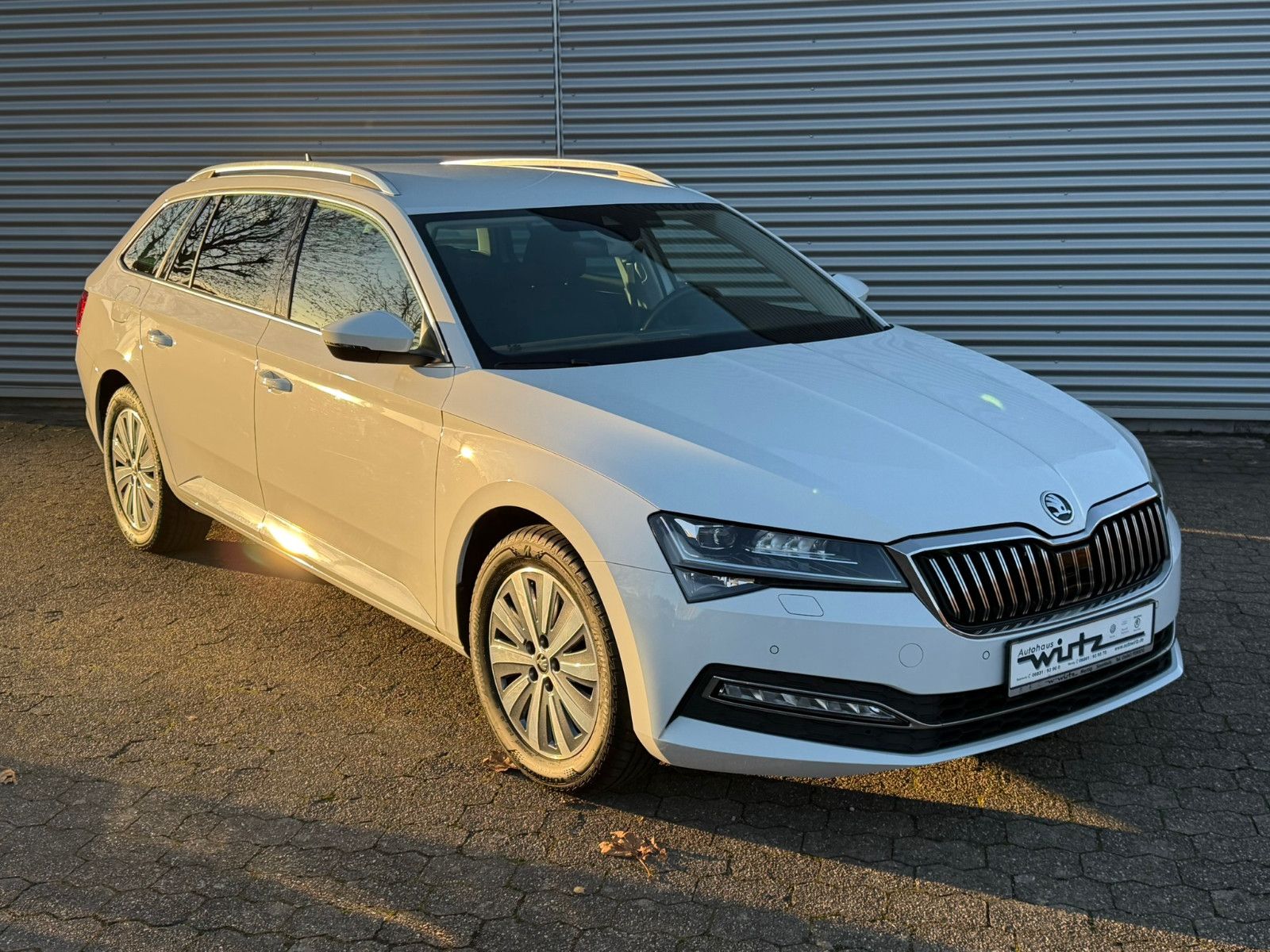 Fahrzeugabbildung SKODA Superb Combi Style SHZ Navi