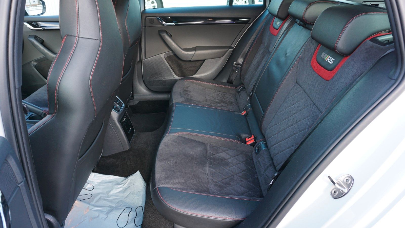 Fahrzeugabbildung SKODA Octavia Combi RS,DSG, Navi,ACC,Memory,LED,+WR