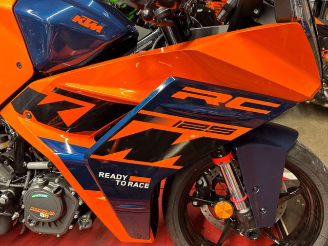 KTM RC 125 2024 beide Farben