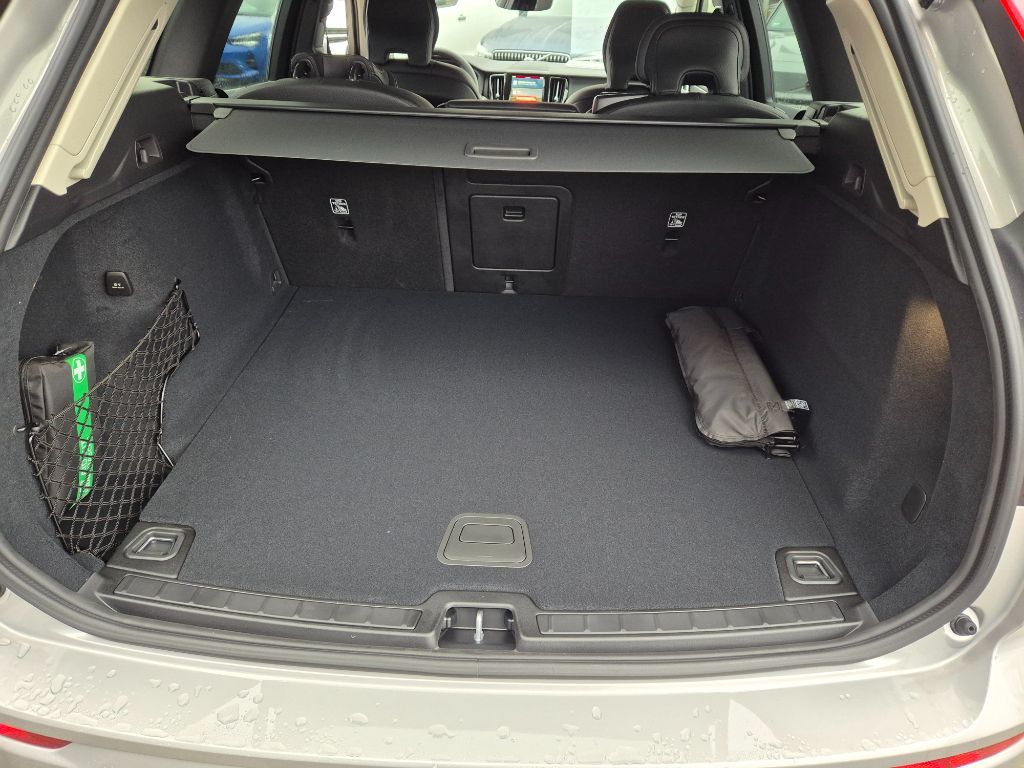 Fahrzeugabbildung Volvo XC60 B5 B AWD Core+Fahrerassist+Leder+Allwetter