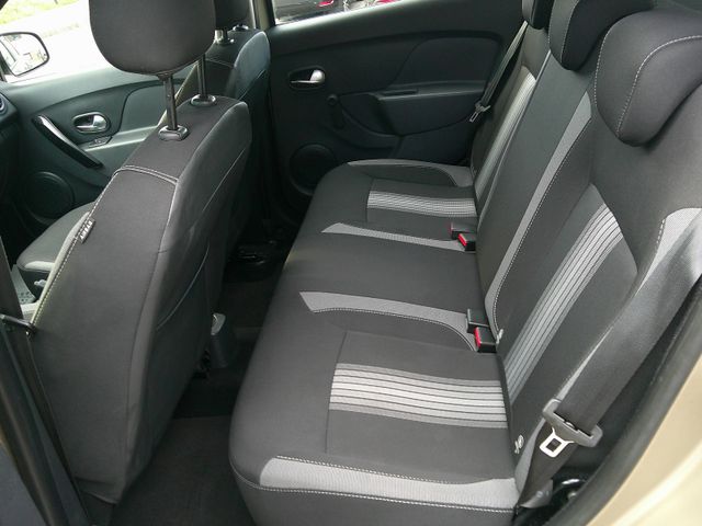 Dacia Sandero II Stepway Celebration 1 Hand