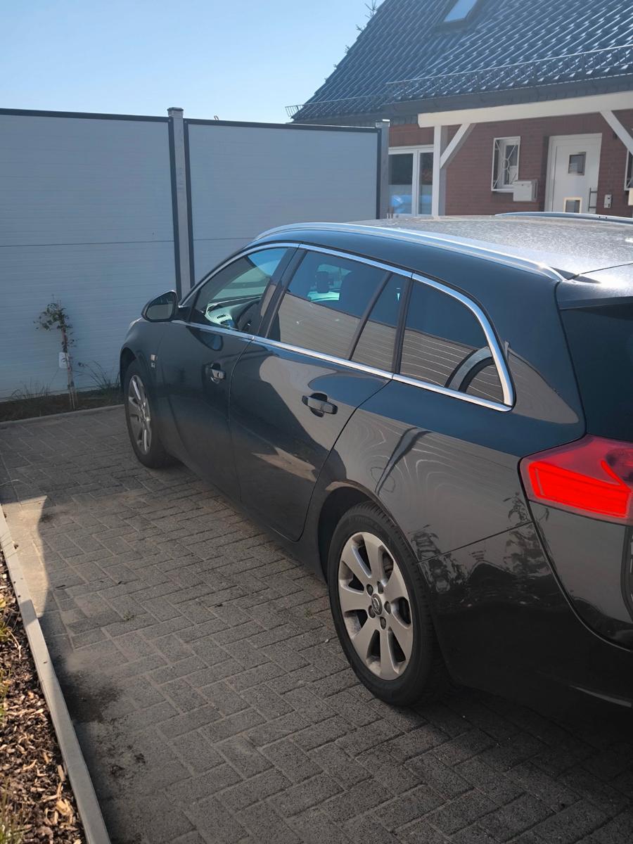 Opel Insignia 2012 — rear view