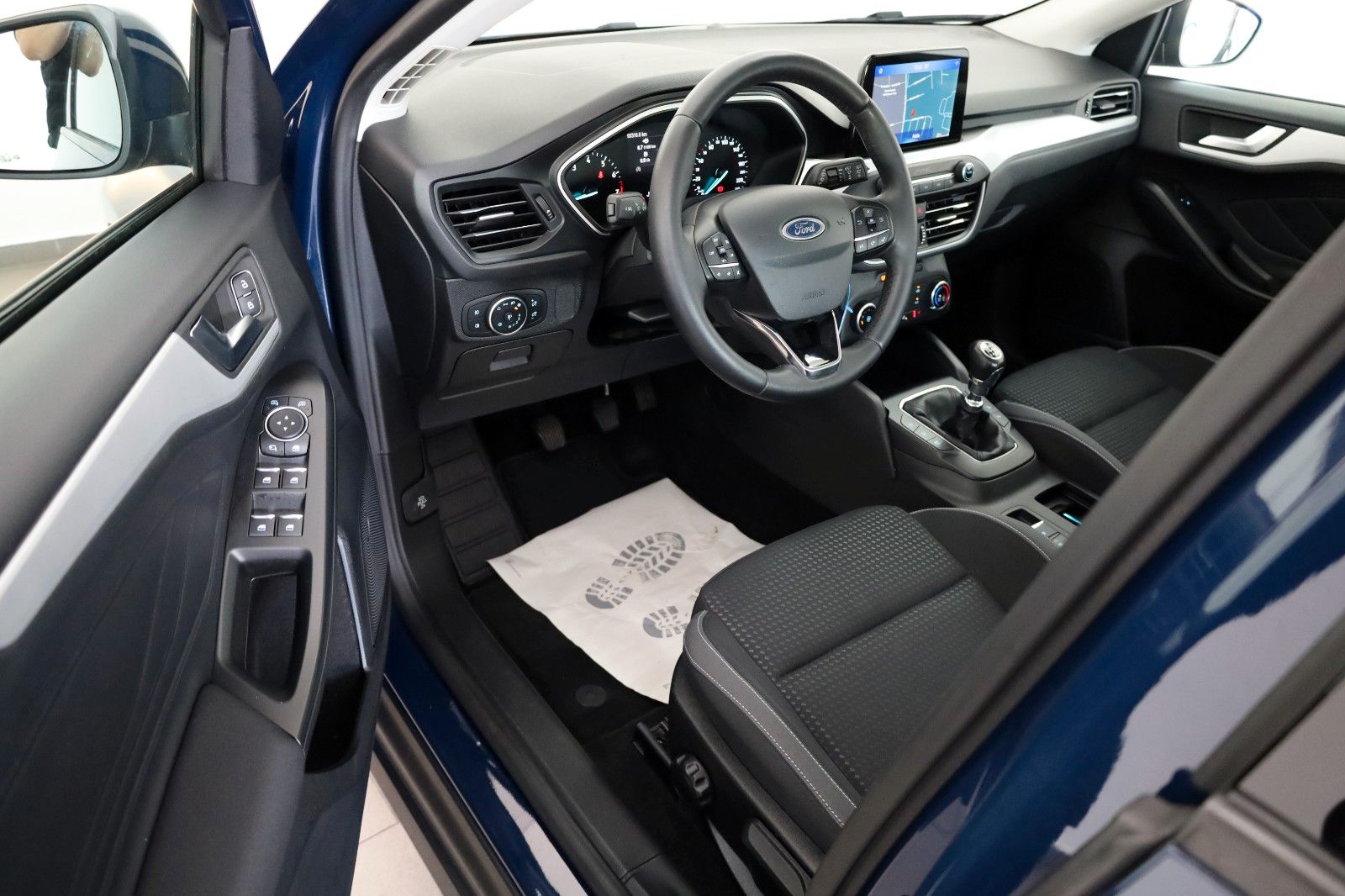 Fahrzeugabbildung Ford Focus Lim. Cool & Connect Navi,SH,Kamera,SR+WR