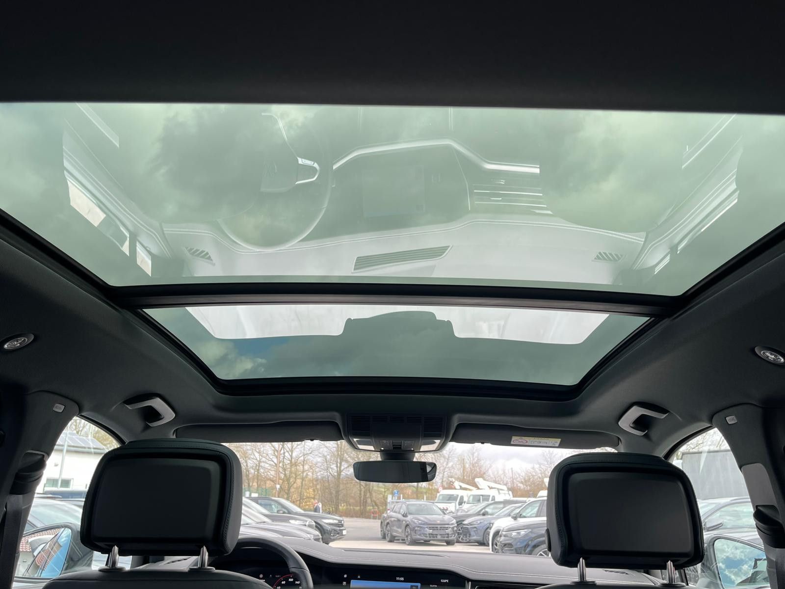 Fahrzeugabbildung Volkswagen Touareg 3.0TDI 4M R-Line VOLL Black 22" UPE 114T