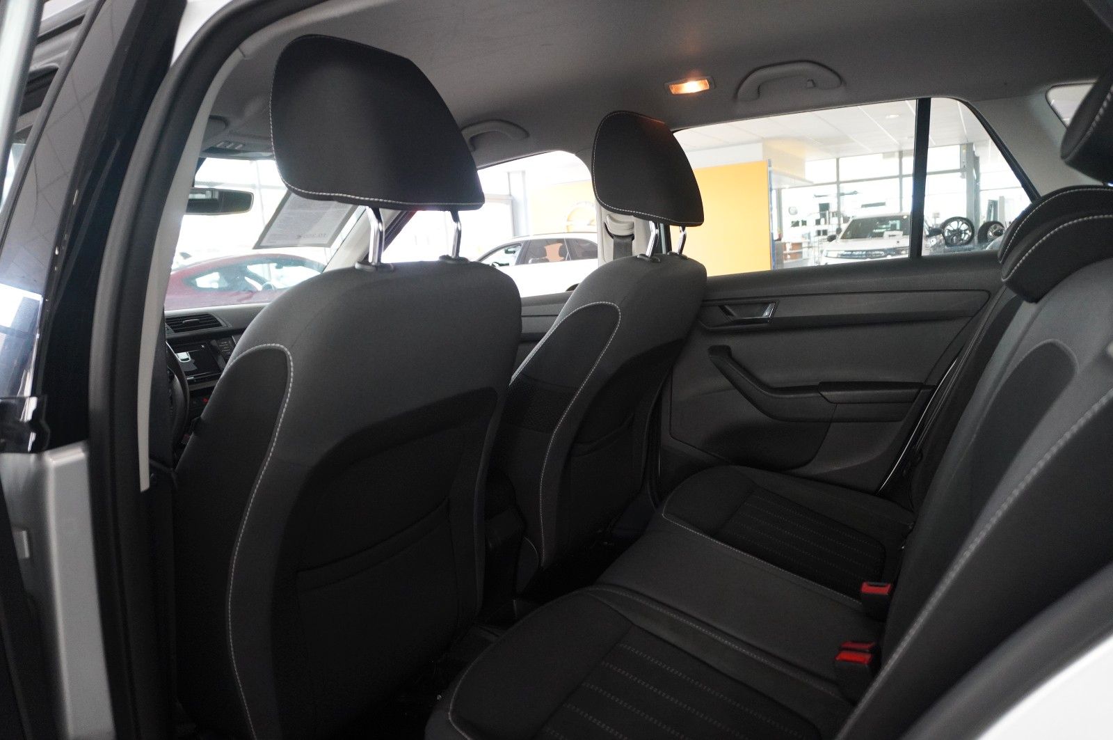 Fahrzeugabbildung SKODA Fabia Combi 1.0 TSI STYLE NAVI/LED/SHZ/PDC/TEMP.
