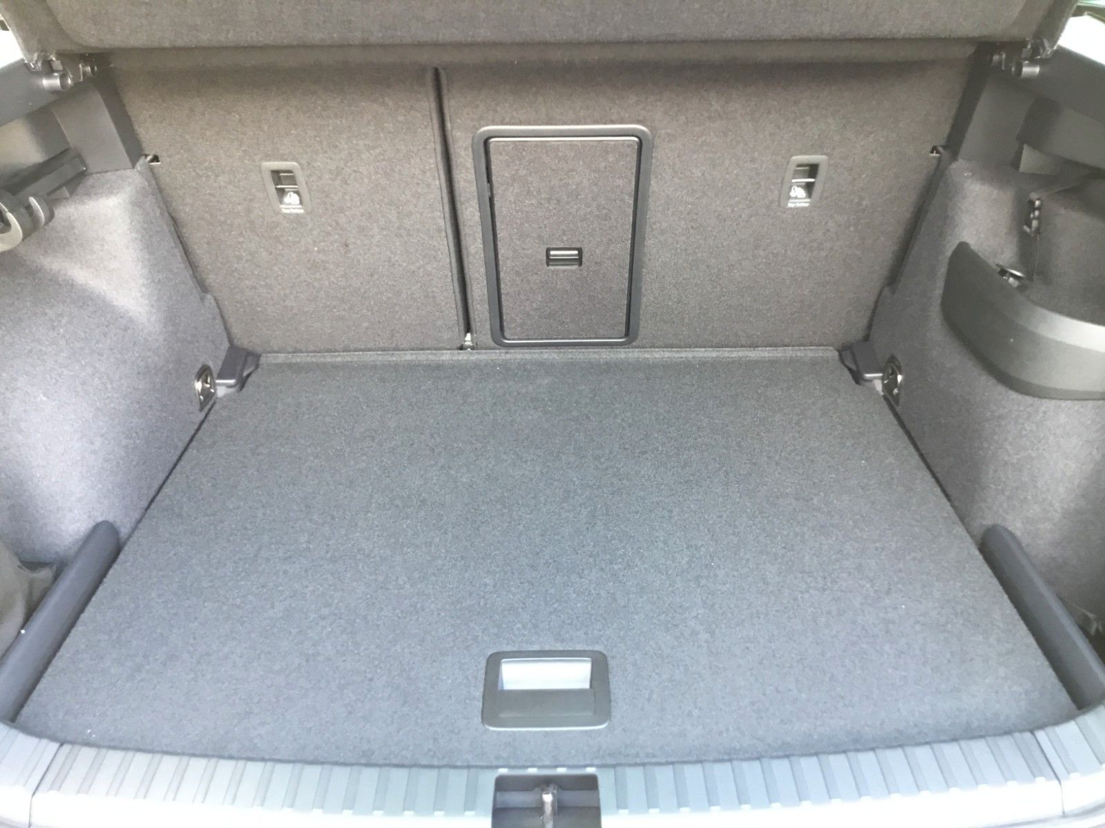 Fahrzeugabbildung SKODA Karoq 2.0l TSI DSG 4x4 Sportline+AHK+Matrix+Pano