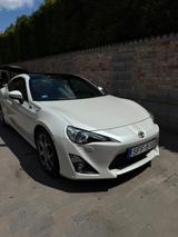 Toyota GT86 2,0-l-Boxermotor - - weiße Toyota GT86