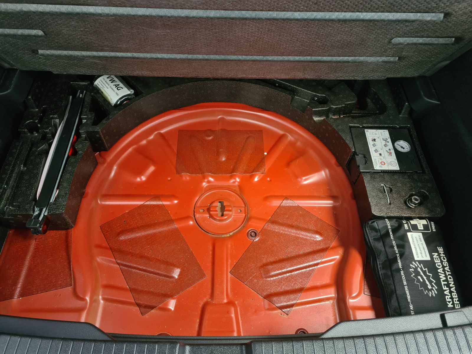 Fahrzeugabbildung Volkswagen T-Roc Sport 4Motion / NAVI / LED / KAMERA