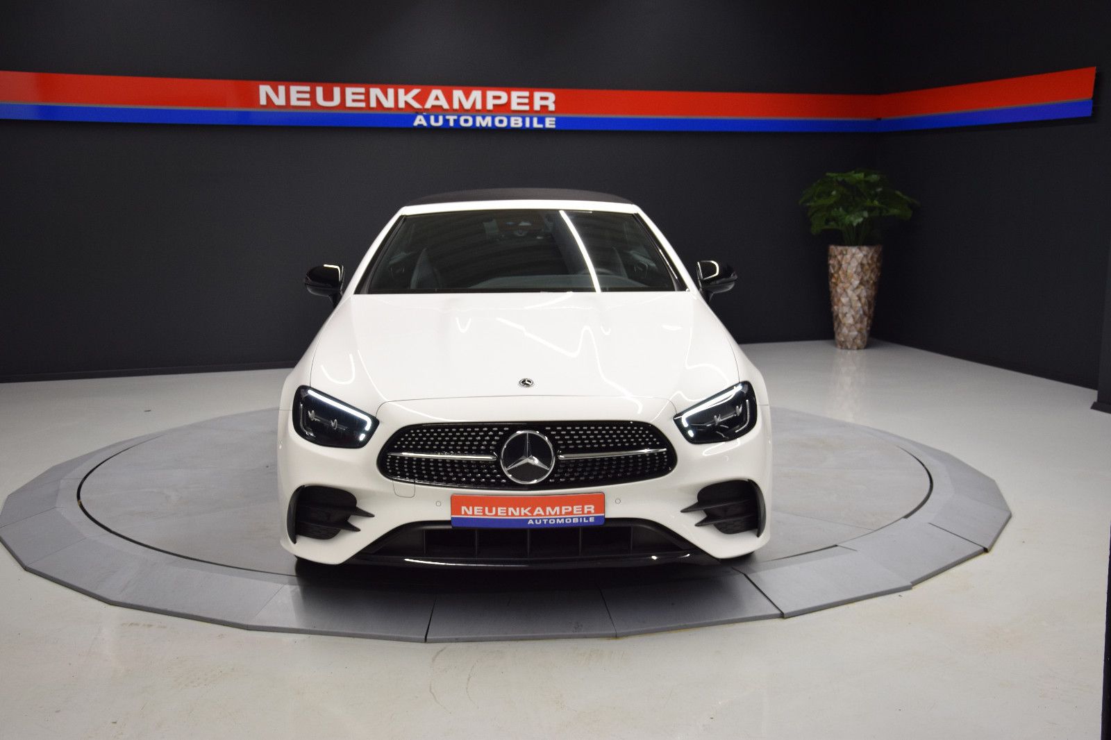 Fahrzeugabbildung Mercedes-Benz E 200 Cabrio 1.Hand AMG LED NAVI Ambiente Leder