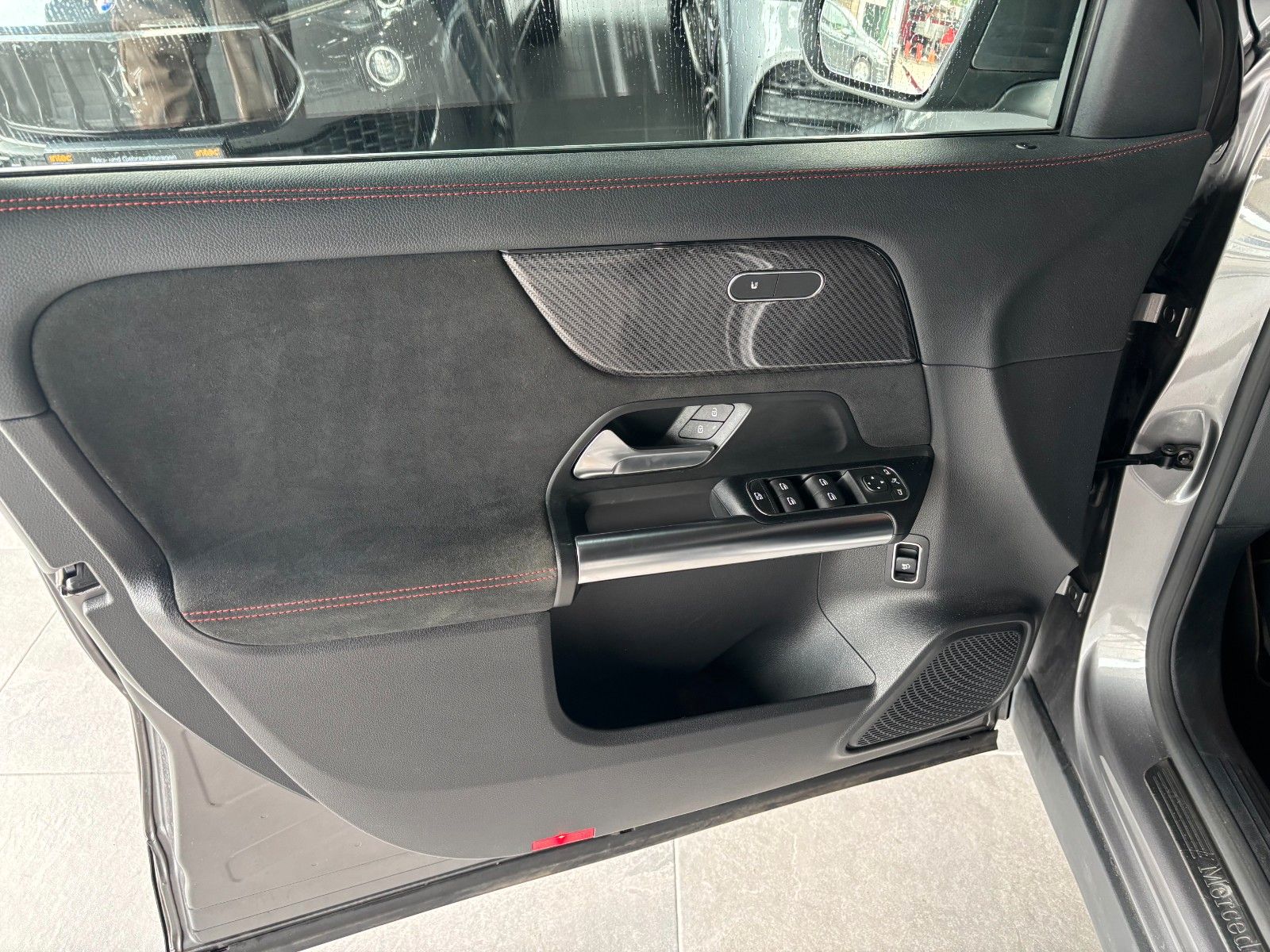 Fahrzeugabbildung Mercedes-Benz GLA 220d //AMG LINE//CARBON/KAMERA/MBUX/AHK/SHZ