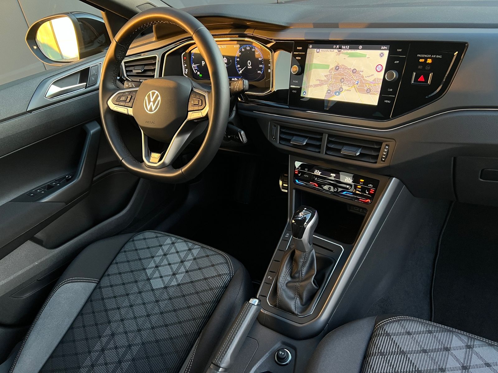 Fahrzeugabbildung Volkswagen Taigo R-Line 1.5 TSI DSG *AHK, IQ-Light, Navi, 1