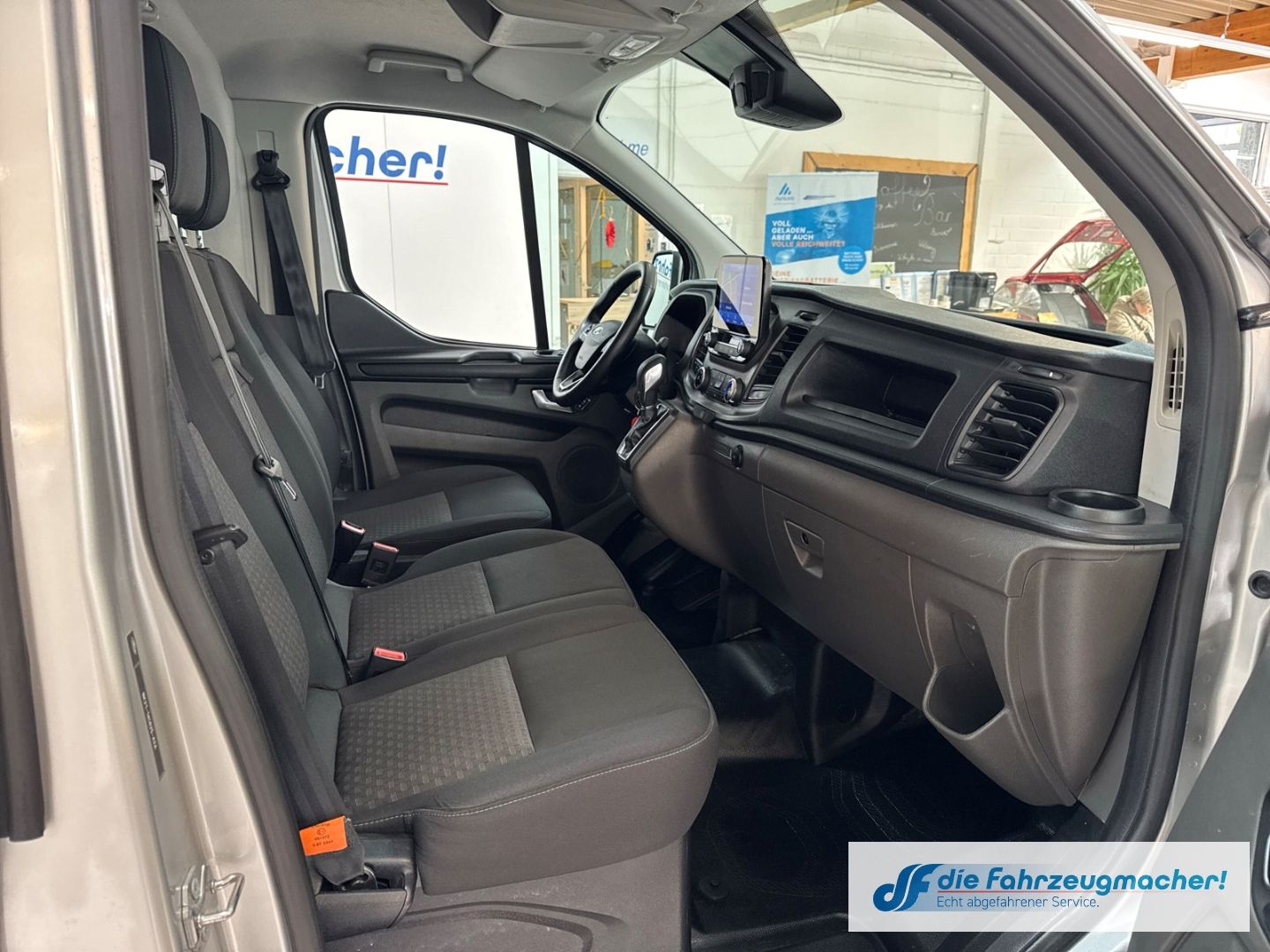 Fahrzeugabbildung Ford Transit Custom Kasten 300 L2 Trend AHK Navi Appl
