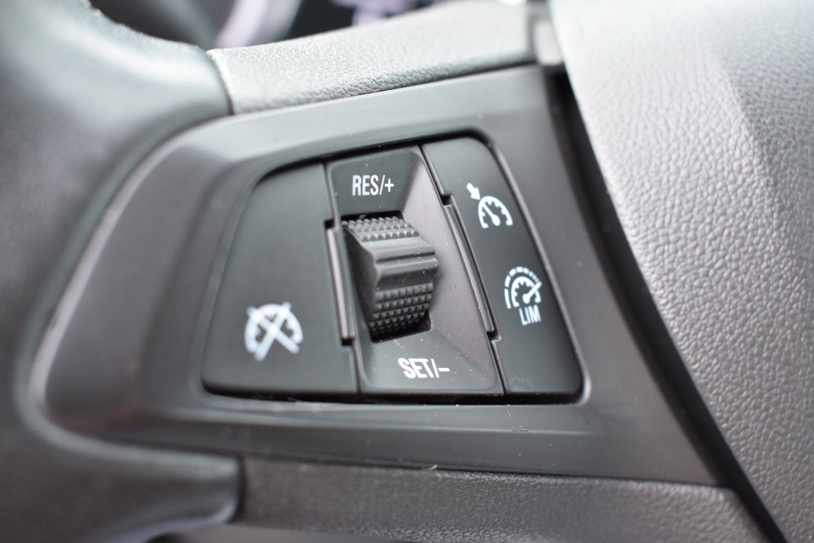 Fahrzeugabbildung Opel Astra K Sports Tourer Edition KLIMA/PDC/TEMPOMAT