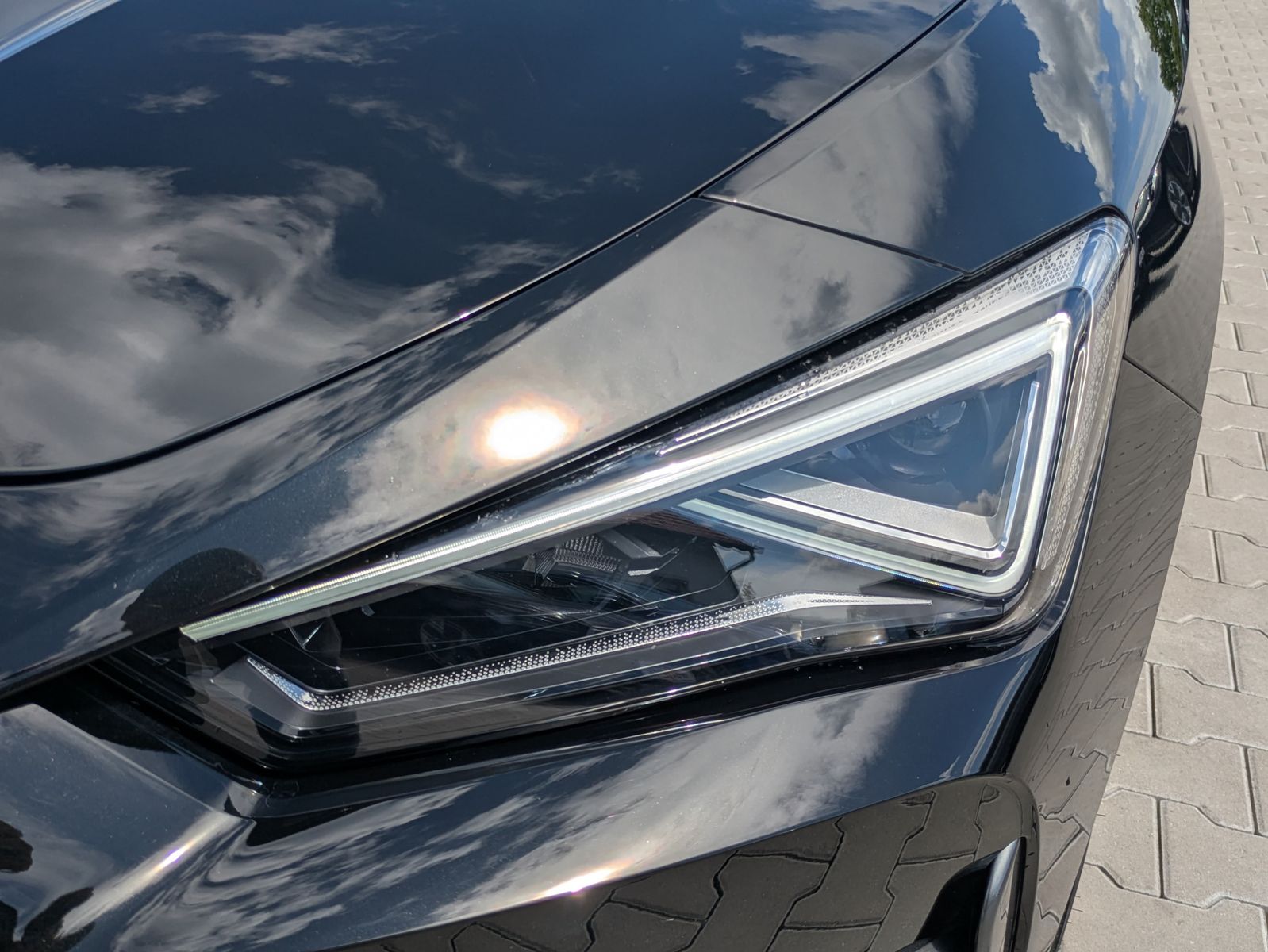 Fahrzeugabbildung CUPRA Leon 1.5 eTSI DSG MATRIX-LED*ACC*APP*KAMERA*18"