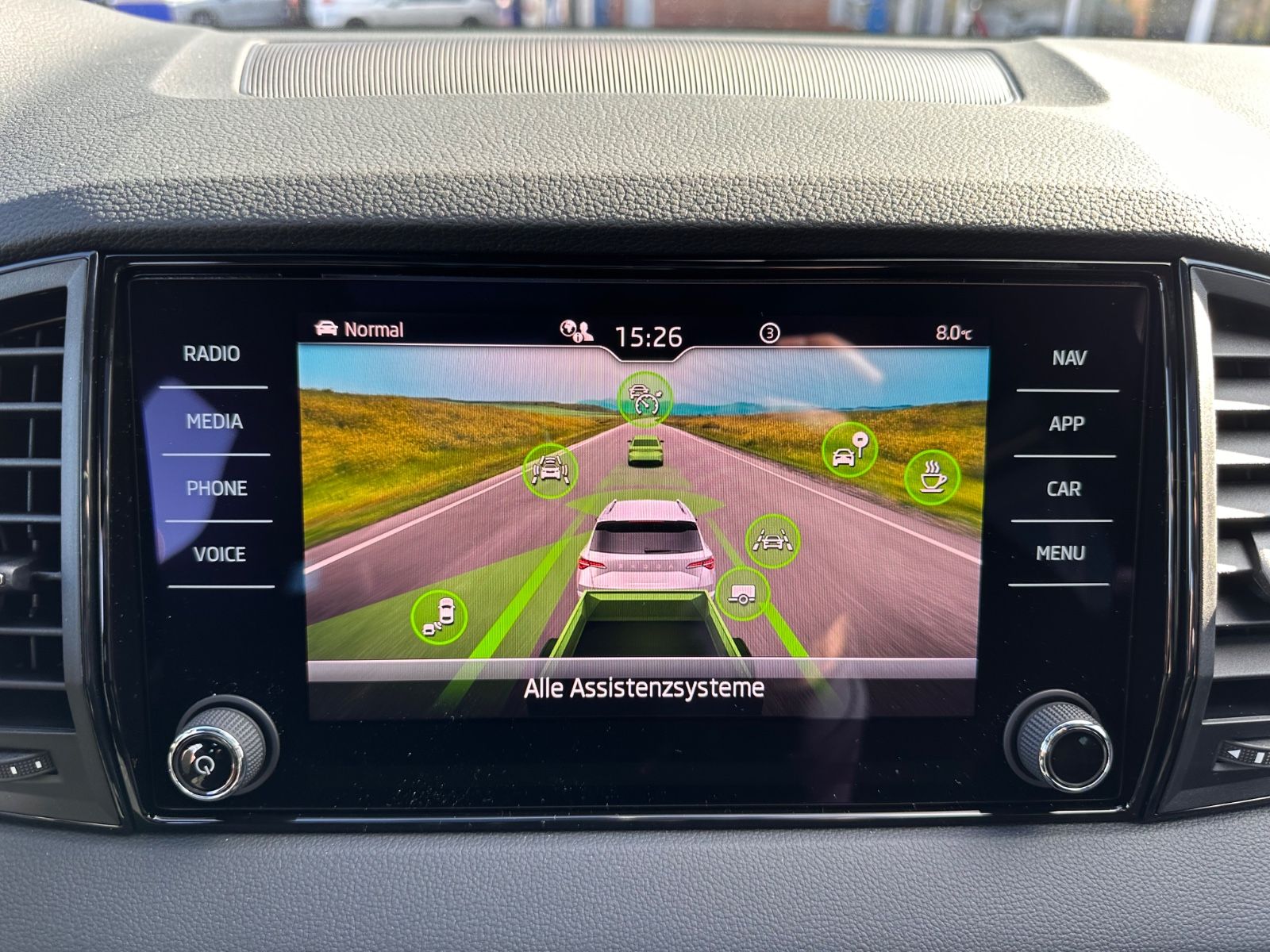 Fahrzeugabbildung SKODA Karoq Sportline 1.5 TSI DSG MATRIX/AHK/ACC/Navi