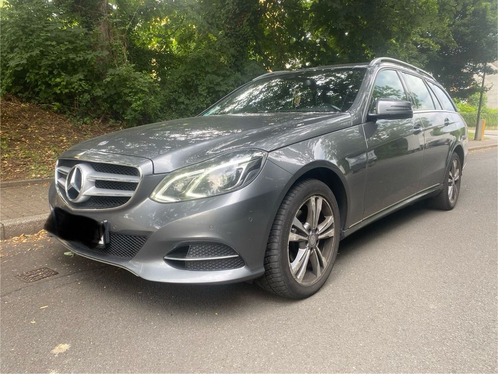 Image of Mercedes-Benz E 220